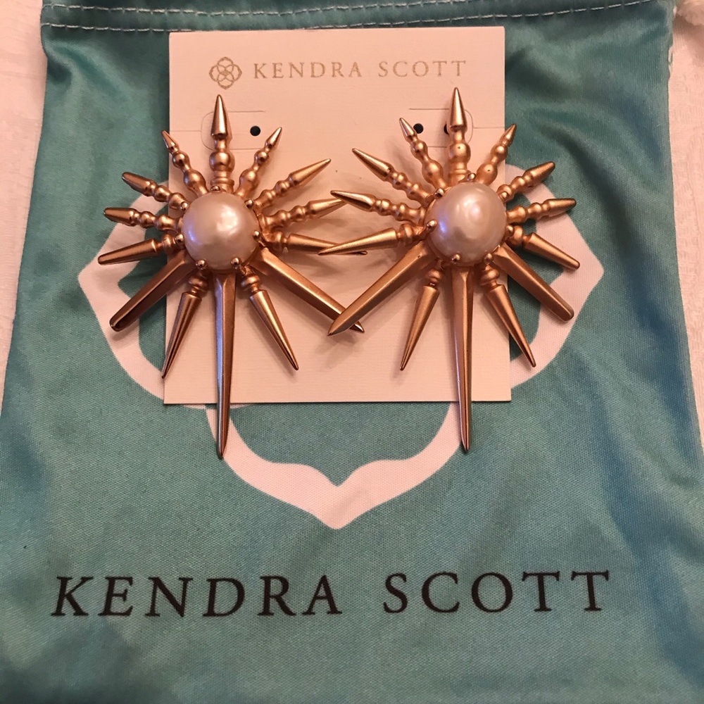 NWOT! Beautiful Kendra Scott Star Burst Earrings!